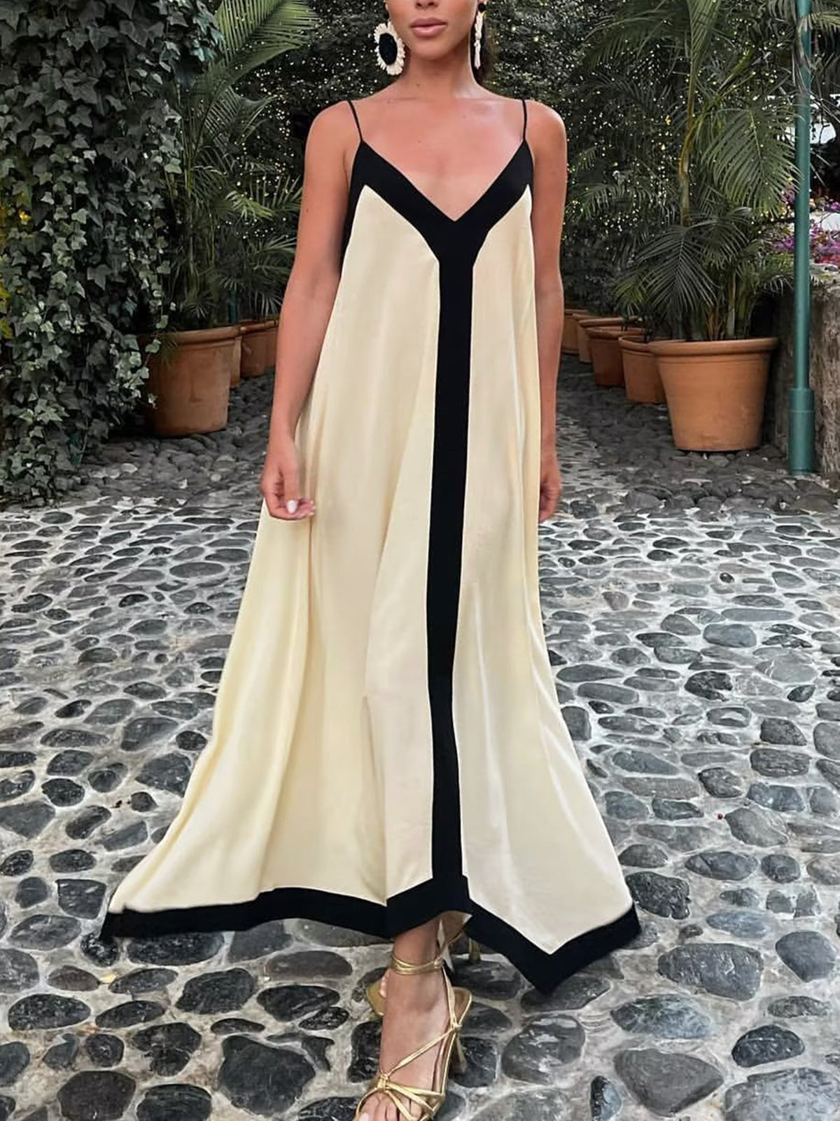 Elegant Contrast Detail Maxi Dress