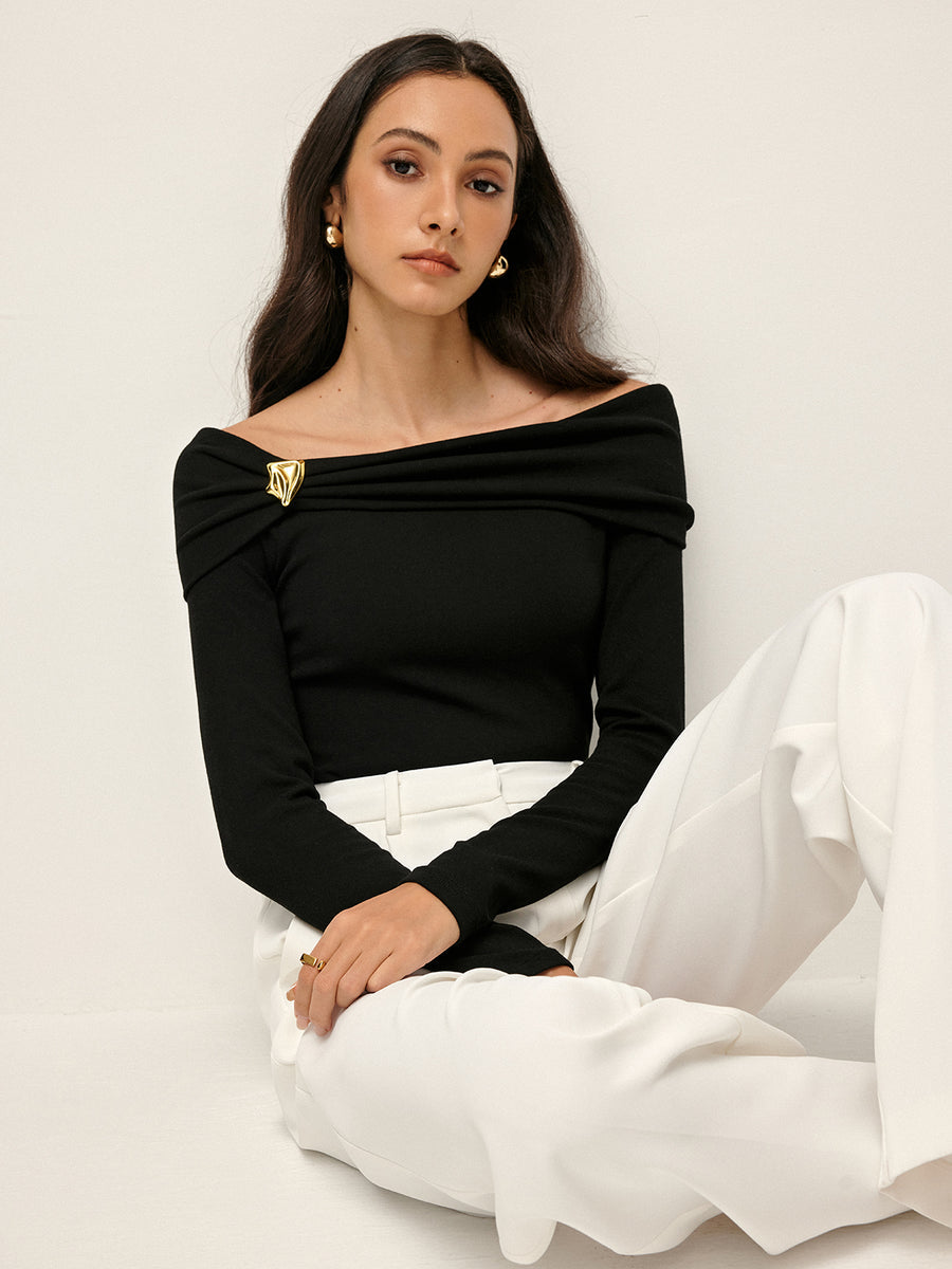 Off-the-Shoulder Brooch Detailed Blouse