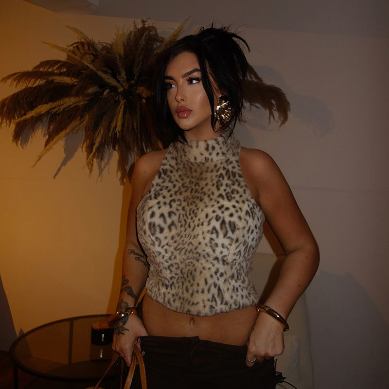 Half Collar Leopard Patterned Furry Sleeveless Crop Top