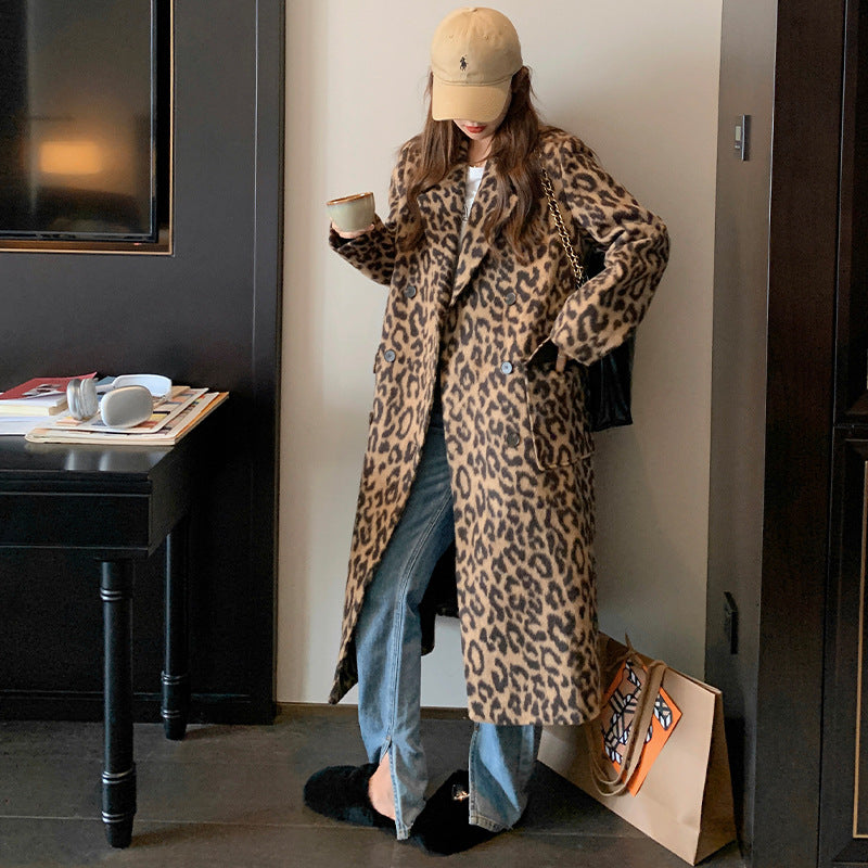 Stylish and Comfortable Leopard Patterned Coat