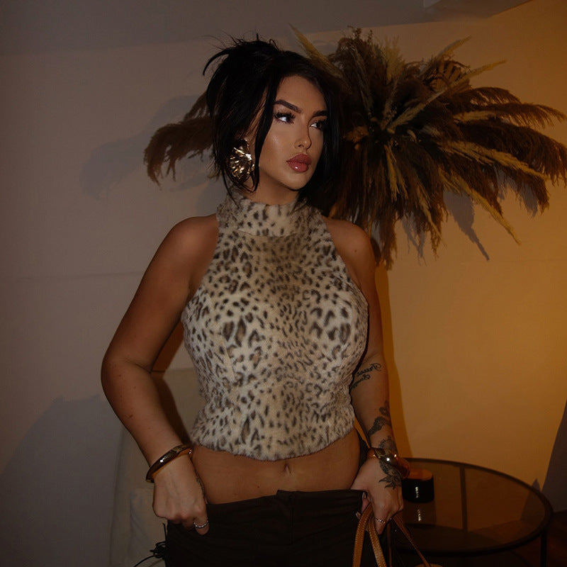 Half Collar Leopard Patterned Furry Sleeveless Crop Top